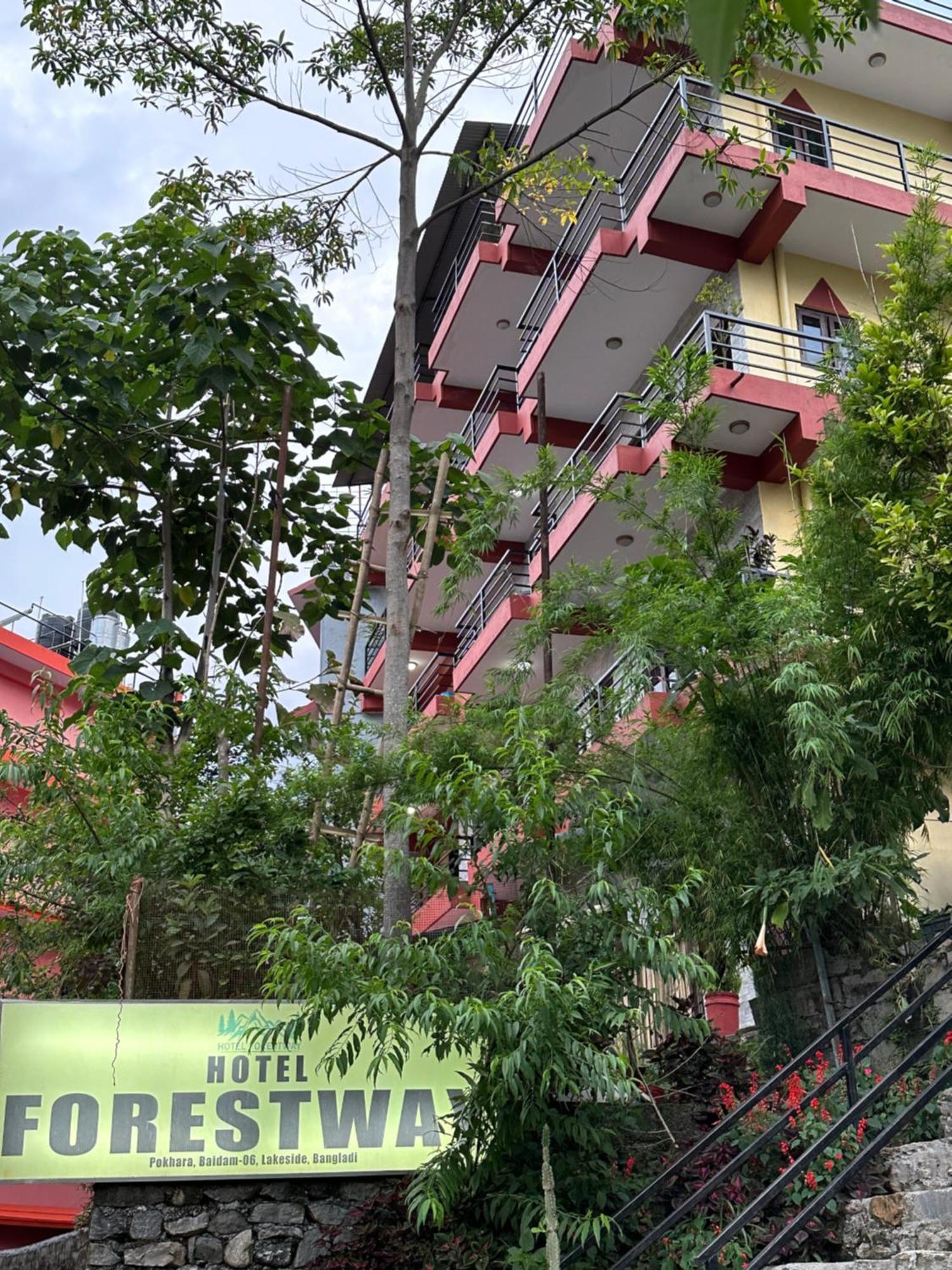 Hotel Forestway Hostel & Backpackers Pokhara Extérieur photo